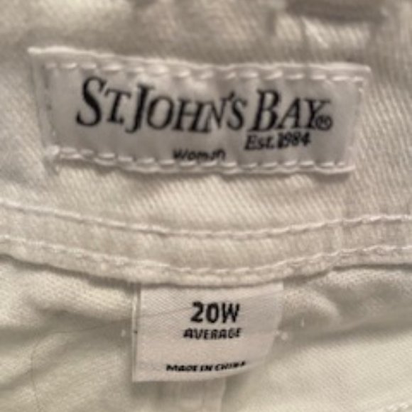 Bermuda shorts - Picture 2 of 3